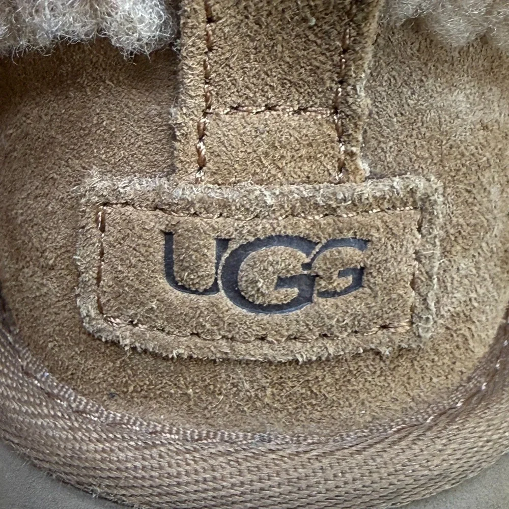 UGG Ultra Mini Maxi Curly Sherpa Boots Little Girls 12 Chestnut Suede Zip Cozy